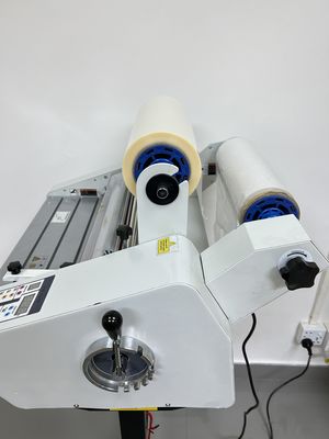 ভালো দাম বিলাসবহুল শক্ত বাক্সগুলির জন্য অতি-নিম্ন ধোঁয়াশা এবং 92% পিসিআর সামগ্রী সহ ইকো-সার্কুলার উচ্চ স্বচ্ছতা BOPP রিলিজ লেপ সিস্টেম অনলাইন